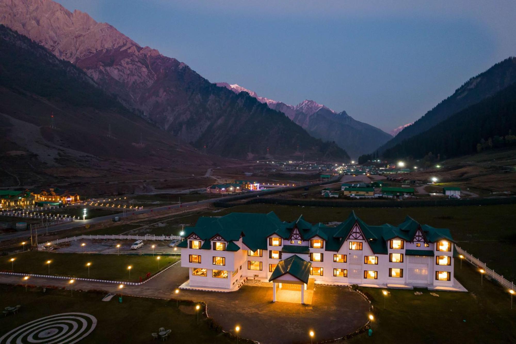 Country Inn Suites By Radisson Sonāmarg Eksteriør bilde