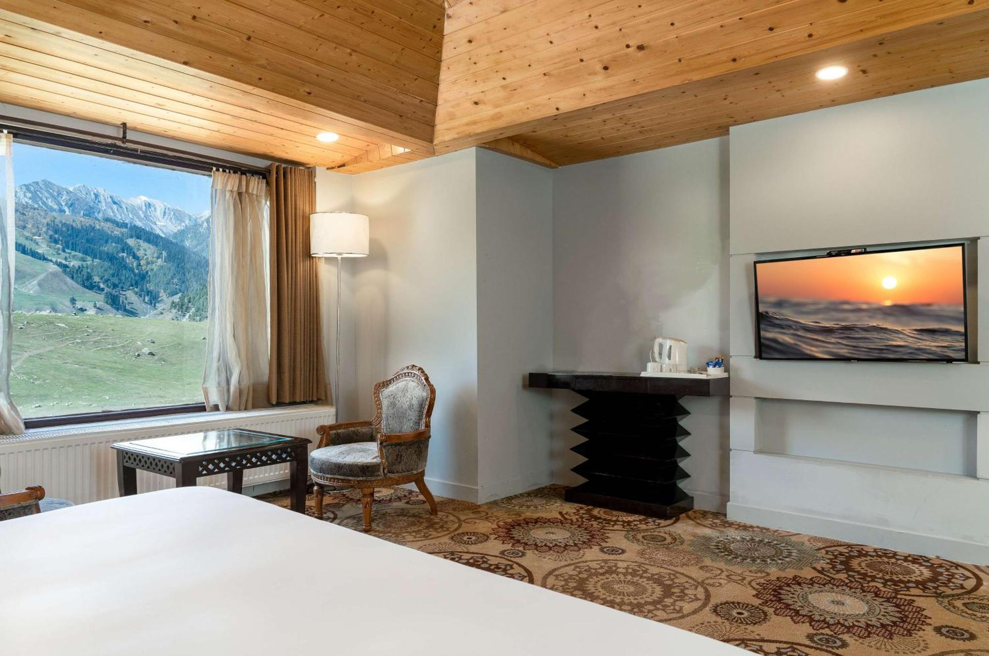 Country Inn Suites By Radisson Sonāmarg Eksteriør bilde